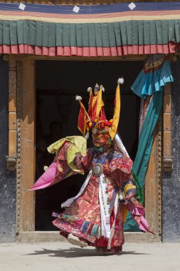 Tibet lama Hemis Gompa Budist festival Tsam gizem dans dans maske giymiş. Ladakh, Kuzey Hindistan