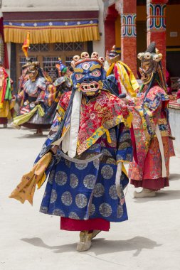 Tibet lama Hemis Gompa Budist festival Tsam gizem dans dans maske giymiş. Ladakh, Kuzey Hindistan