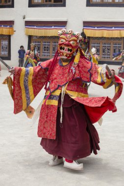 Tibet lama Hemis Gompa Budist festival Tsam gizem dans dans maske giymiş. Ladakh, Kuzey Hindistan