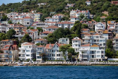 Yol boyunca Istanbul - Buyukada çalışır feribotuna görüntüleyin. Mimari ve turistler Adası Kınalıada, Türkiye'ye yansımaları