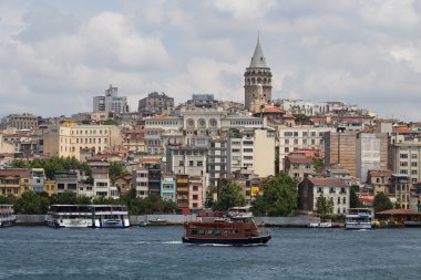 Istanbul, Türkiye'de Haliç üzerinden Ortaçağ Simgesel Yapı kule Beyoğlu İlçe tarihi mimarisi ve Galata