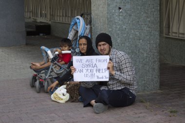 Suriye'den mültecilere yardım Istanbul, Türkiye'de sokakta istiyor