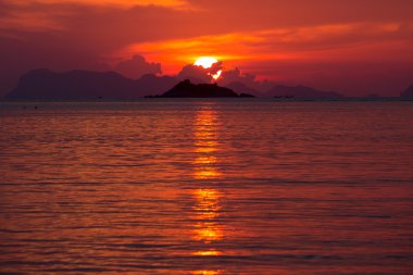 güzel gün batımı sahilde Adası koh Samui, Tayland.