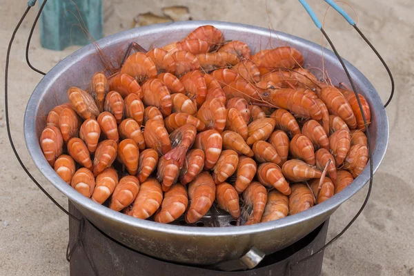 Gekochte Garnelen auf dem Markt, Thailand — Stockfoto