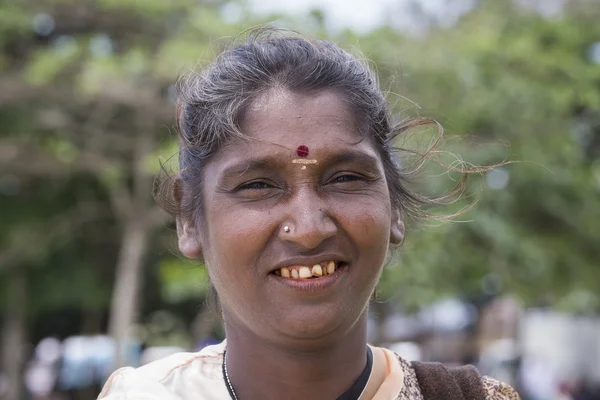 Porträt einer Bettlerin auf einer Straße. sri lanka. Nahaufnahme — Stockfoto