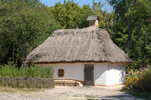 木造の家。キエフ、ウクライナ — ストック写真