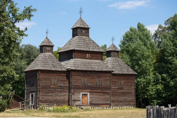 Antigua iglesia ortodoxa de madera. Kiev, Ucrania —  Fotos de Stock