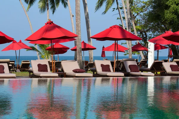 Swimming pool near the sea — Stock Photo, Image