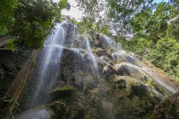 Cachoeira em Oslob, Filipinas . — Fotografia de Stock