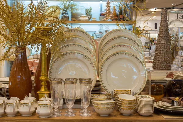 Sekce keramické nádobí v supermarketu Siam Paragon. Bangkok, Thajsko — Stock fotografie