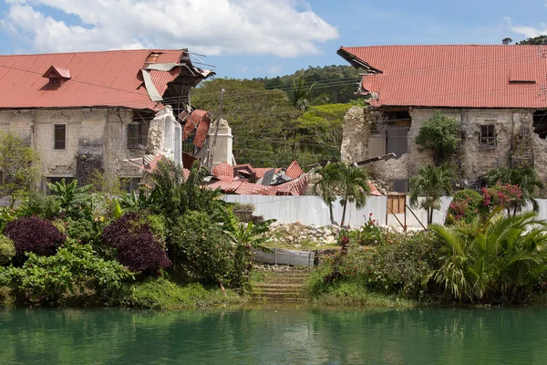 Iglesia colapsada en Bohol. Filipinas . — Foto de Stock