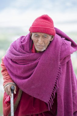 Eski Tibetli Budist keşiş Tiksey manastırdaki. Ladakh.India
