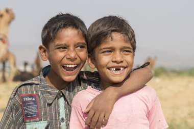 Mutlu genç çocuk Pushkar, Hindistan