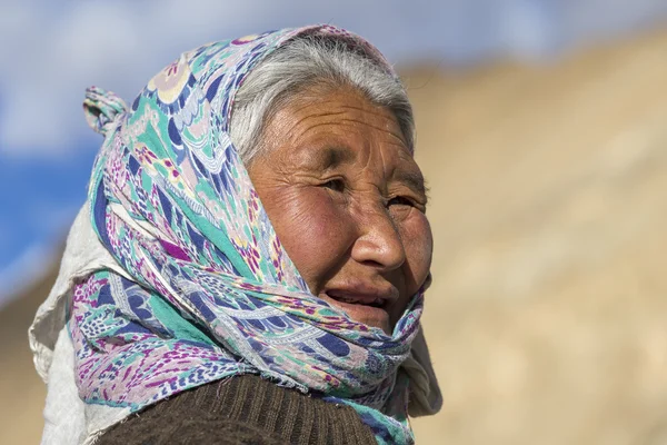 Portrait tibetan woman in Leh. Ladakh, India — Stock Photo, Image