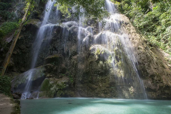 Vodopád v oslob, Filipíny. — Stock fotografie
