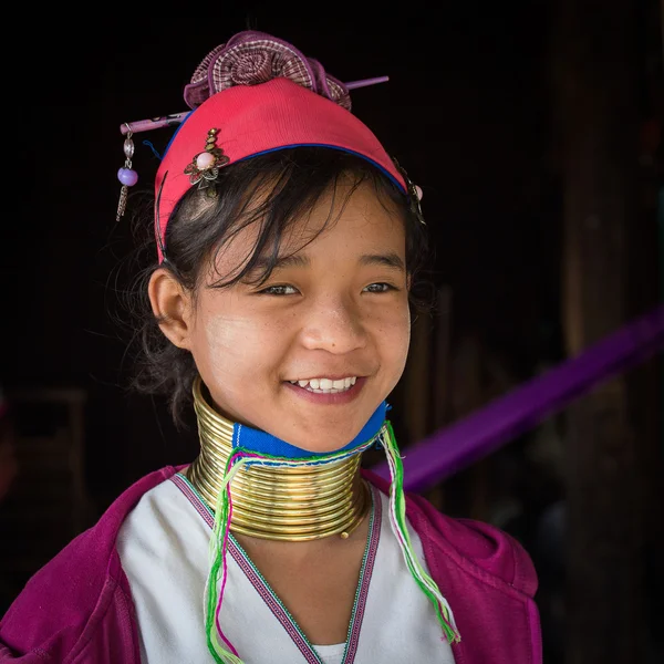 Portrait padaung tribe long-necked tribe woman. Inle lake, Myanmar, Burma — Stock Photo, Image