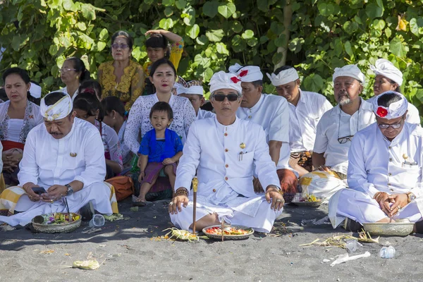 El pueblo indonesio celebra el Año Nuevo Balinés y la llegada de la primavera. Ubud, Bali, Indonesia — Foto de Stock