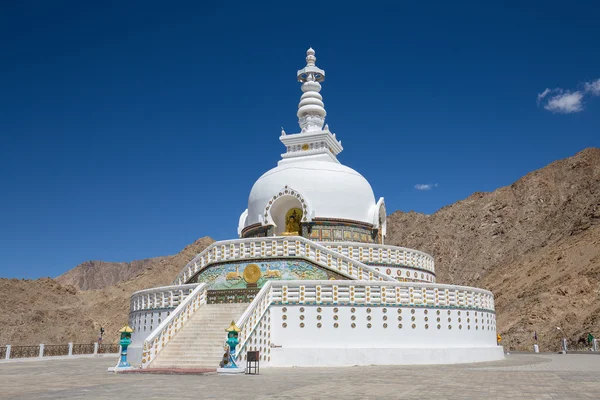 Tall Shanti Stupa near Leh, Ladakh, Jammu and Kashmir, India — Stock Photo, Image