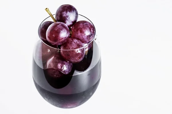 Grapes berries in a glass of wine — Stock Photo, Image