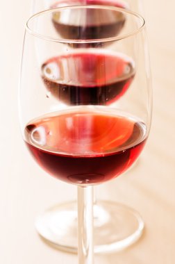 kırmızı şarap şarap bardakları