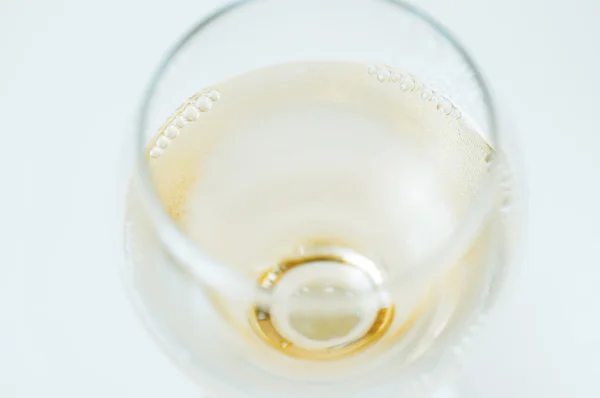 Primo piano del vino bianco freddo — Foto Stock