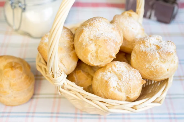 Profiterole cake — Stock Photo, Image