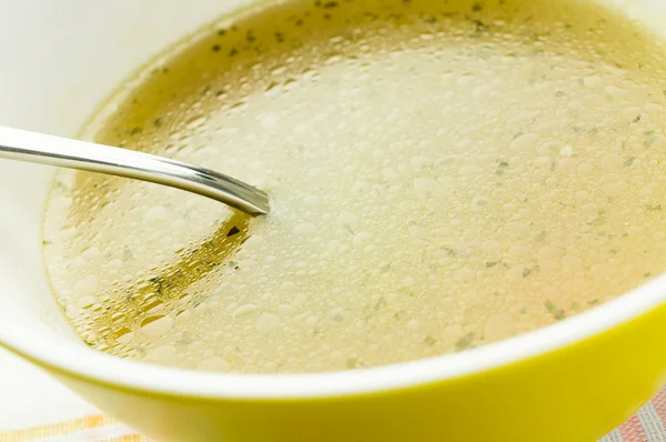 Hühnerbrühe, Brühe, klare Suppe — Stockfoto