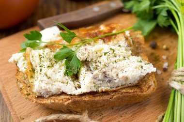 çırpılmış yumurta ile tost