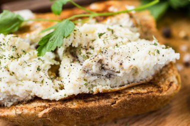 çırpılmış yumurta ile tost