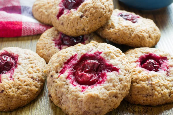 Galletas con cerezas —  Fotos de Stock