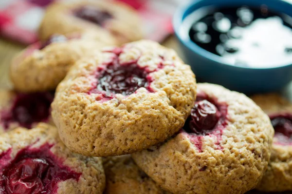 Galletas con cerezas —  Fotos de Stock