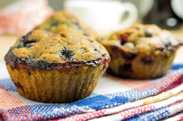 Domácí muffin, koláčky, dort s ovocem — Stock fotografie
