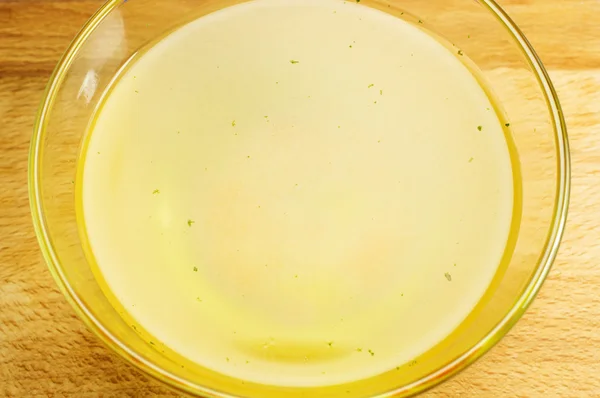 Bouillon, bouillon, duidelijke soep — Stockfoto