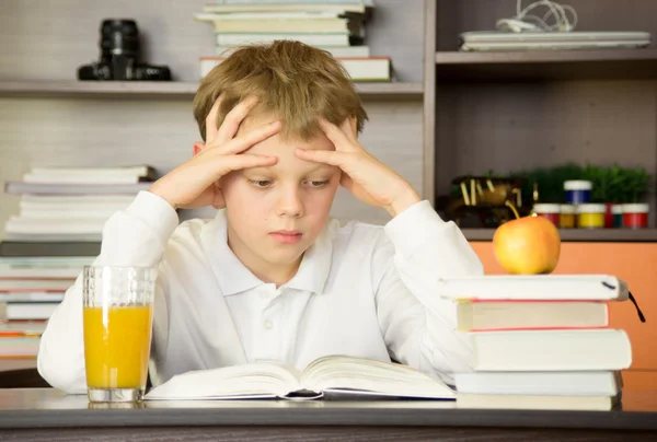 Bambino e libro — Foto Stock