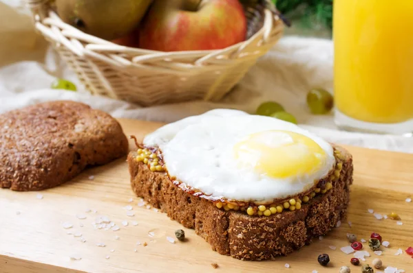 Sandwich with fried eggs — Stock Photo, Image