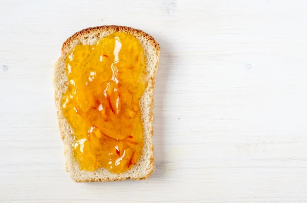 Turuncu marmelatlı tost. — Stok fotoğraf