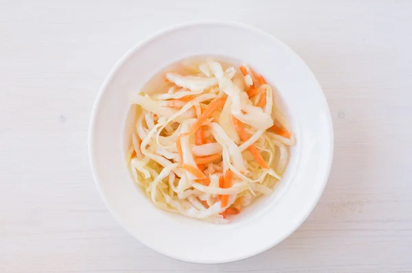 Lahana salatası ve havuç