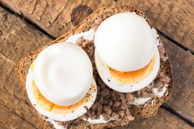 yumurta ile sandviç