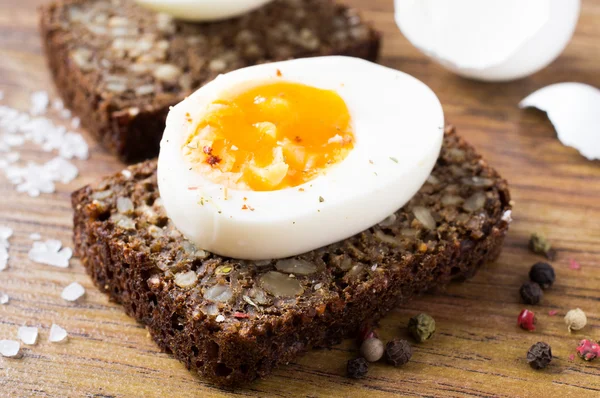 Hard boiled egg sandwich — Stock Photo, Image