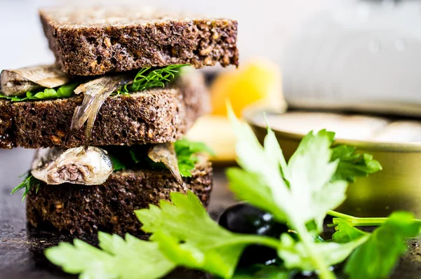 Sandwich con sardinas — Foto de Stock