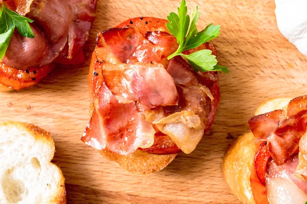 Tapas with bacon — Stock Photo, Image