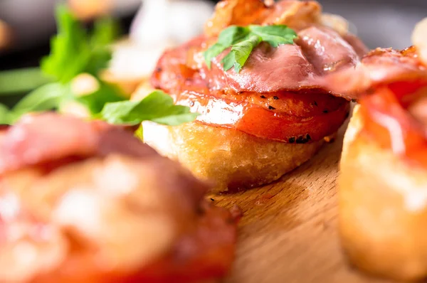 Tapas com bacon — Fotografia de Stock