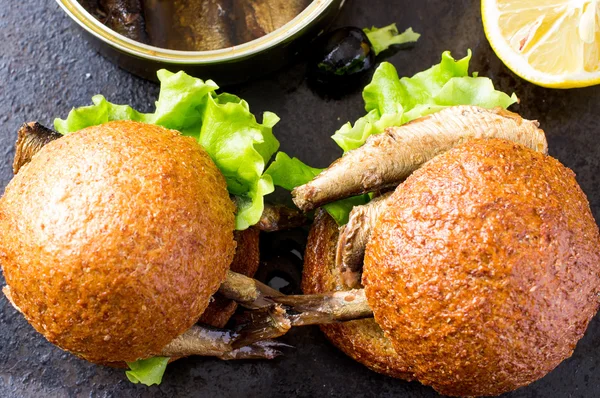 Hamburguesa con sardinas — Foto de Stock