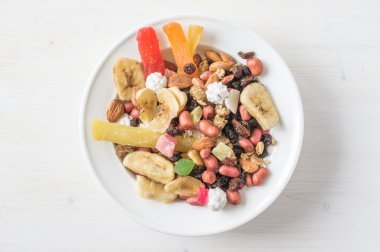 Kurutulmuş meyve ve fındık