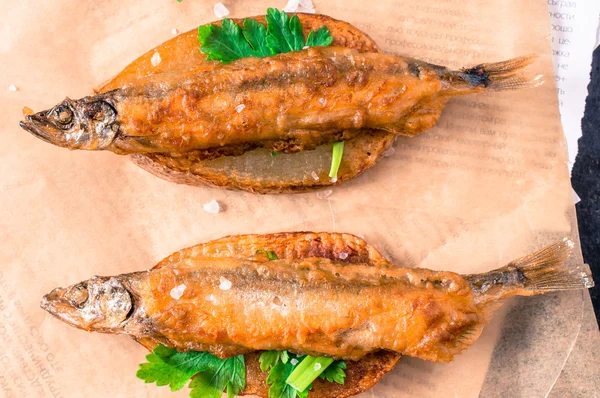 Рыба и чипсы — стоковое фото