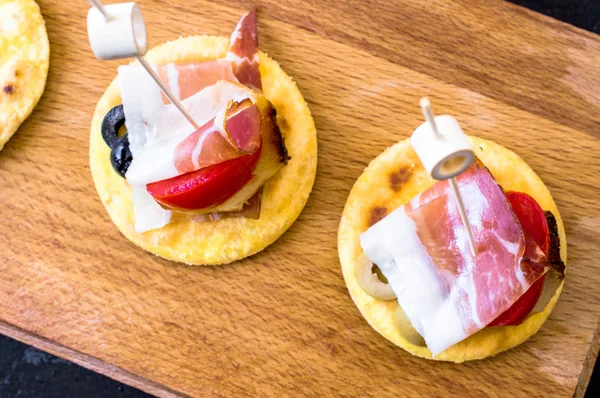 Tapas com bacon — Fotografia de Stock