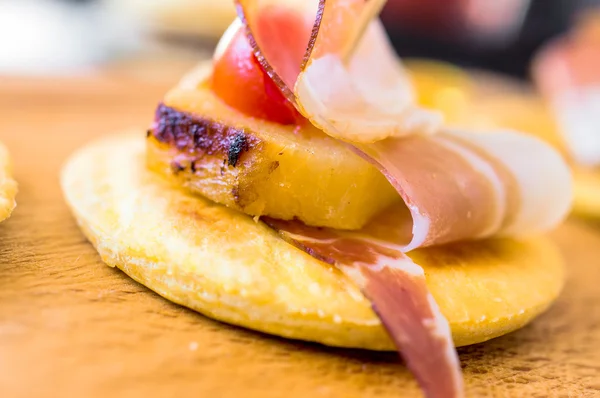 Tapas com bacon — Fotografia de Stock