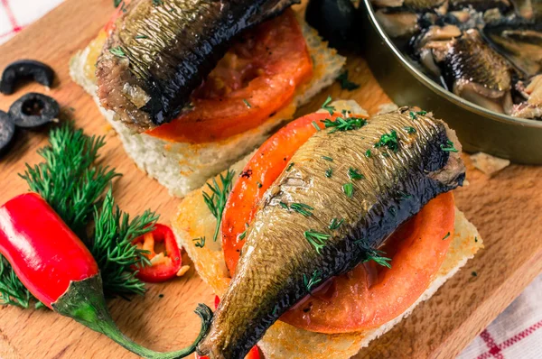 Toast met sardines Rechtenvrije Stockfoto's