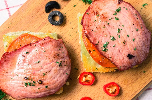 Toast with ham — Stock Photo, Image