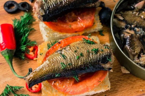 Toast met sardines Stockfoto